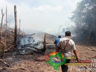 Kebakaran Lahan Dekat Permukiman Warga di Jalan Jenderal Sudirman Km 43 Sampit, Satu Hektare Terbakar