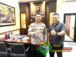 Sinergitas TNI–Polri, Kapolsek Pahandut Ngopi Bareng Satgas Mabes TNI Ciptakan Situasi Kondusif