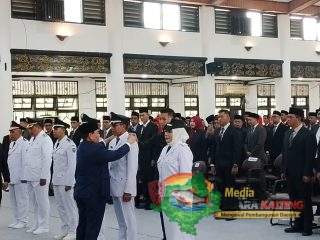 Bupati Kotim Halikinnor Melantik Pejabat Eselon II,III dan IV di Gedung Serbaguna Sampit