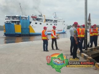 Dua Buah Kapal Darma Lautan Utama (DLU) di Berangkatkan dari Pelabuhan Pelindo Regional III Sampit Tujuan Pelabuhan Surabaya dan Semarang