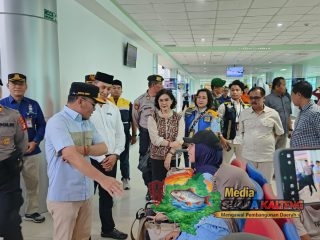 Gubernur Kalteng Monitoring Arus Mudik Lebaran di Bandara Tjilik Riwut Palangka Raya