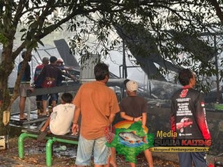Jelang Buka Puasa Kebakaran Hanguskan Empat Warung di Area Taman Bermain Puja Sera Palangka Raya