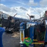 Dua Truk Tangki Tabrakan di Simpang Empat Jalan Patih Rumbih, Tidak Ada Korban Jiwa