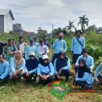 Lurah Baamang Tengah Bersama Seklur Pimpin Jum'at Bersih, Membuat Badan Jalan di Gang Riak Mentaya Menuju ke Jalan Hasan Mansyur