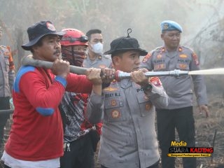Operasi Kontingensi Aman Nusa II-A 2026, Polres Kotim dan BPBD Padamkan Karhutla di Baamang Hulu